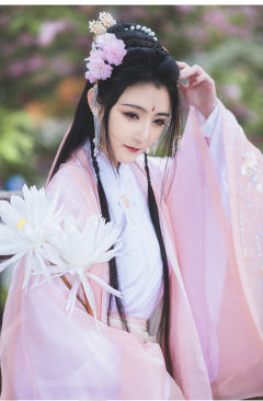 花胧-资料图