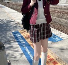 赤金·韩式制服-资料图