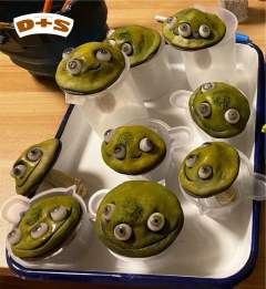三眼-资料图