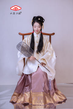 蕉石仕女·马面裙-资料图