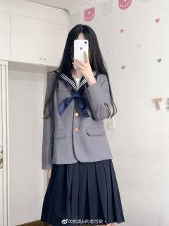 双排扣西服-资料图