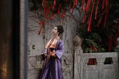 复原宝相花织锦提花双面穿披袍-资料图