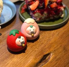 莓你不行-红色大眼草莓-资料图