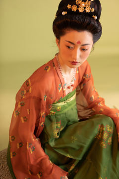 阿斯塔那弈棋仕女-资料图