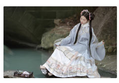 游憩香-资料图