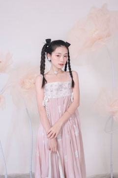 鹅岭捣药-资料图