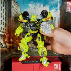 Deluxe Class Studio Series 棘兒-资料图