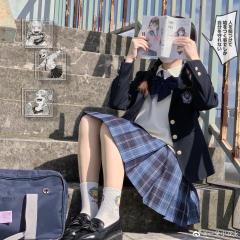 鸢野中·西服-资料图