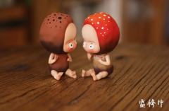 坐姿小fengfeng-红蘑菇色-资料图