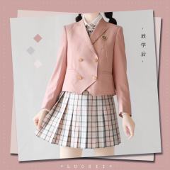双排扣西服-资料图