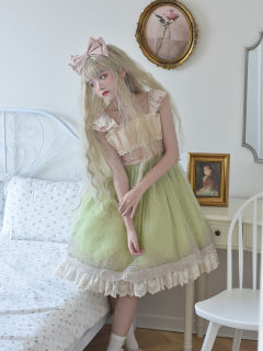 摘铃兰的小熊-资料图