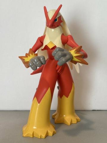 Hasbro x Pokémon Pokémon Ultra Battle Sound Figure 火焰鸡