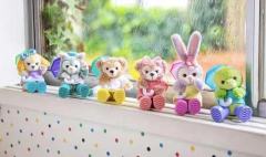 雪莉玫-雨衣着替-资料图