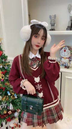 怪诞少女·毛衣-资料图