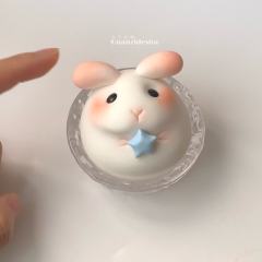 发芽兔抱蓝色星星-资料图