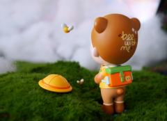 bee with me-资料图