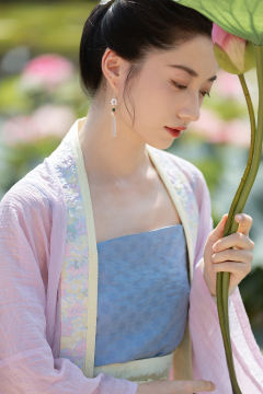 追月-资料图