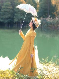 橘柚-资料图