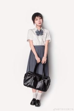 20褶纯色裙-资料图