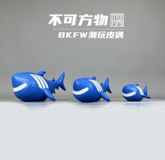 蓝色鲨鱼皮质公仔-资料图