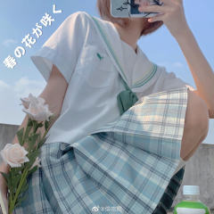 山野雾灯-资料图