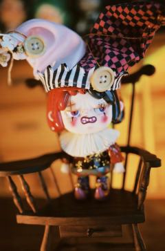 异响镇DEDE-马戏团小丑Circus-资料图