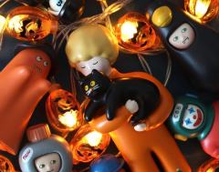 抱猫公仔-万圣节-资料图