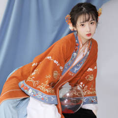 沐歌：花晚吟-资料图
