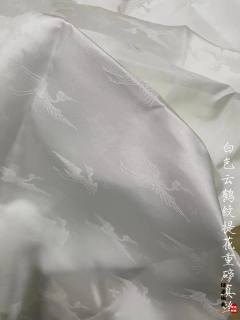 元宵云鹤白红提花立领窄弓袋琵琶袖袄-资料图