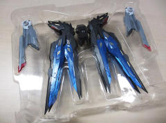 METAL BUILD 强袭自由高达 初版+光翼+封套-资料图