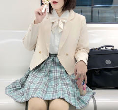 宫泽野·西服-资料图