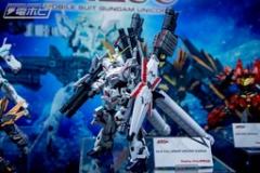 GUNDAM UNIVERSE RX-0 全装独角兽高达