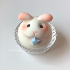 发芽兔抱蓝色星星-资料图