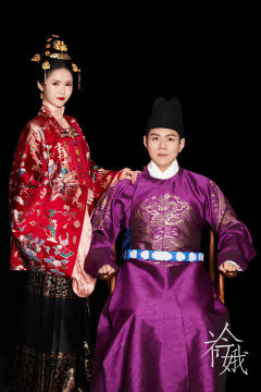 万福升隆百婴嬉戏图百子衣-资料图