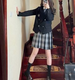津律高·西服-资料图