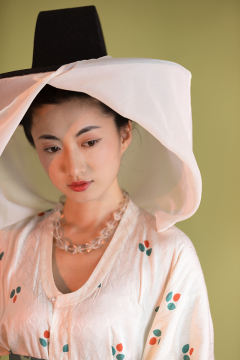 阿斯塔那骑马帷帽仕女-资料图