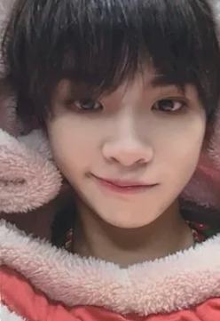 黄明昊-2
