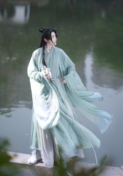 携酒挽风-资料图