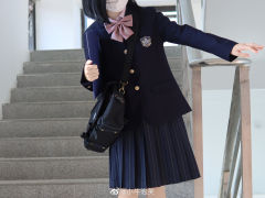 三粒扣西服-资料图