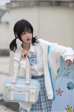 双坑少女-资料图