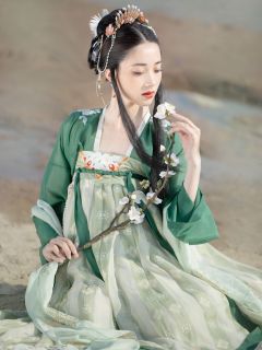 绿罗裙-资料图