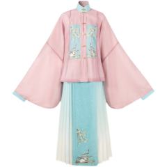 鹿甜-资料图