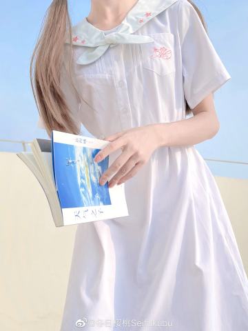 纯色盛夏服