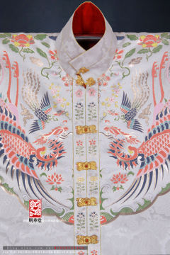 凤鸾云肩通袖妆花织金纱-资料图