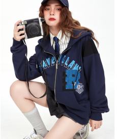 哈利波特联名款刺绣开襟卫衣-资料图