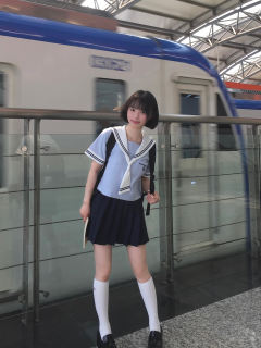 双色水手服套装-资料图