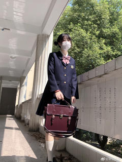 三粒扣西服-资料图