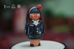 捧着花的少女-资料图