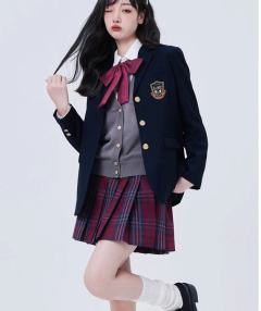 三粒扣西服-资料图
