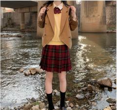 津律高·西服-资料图